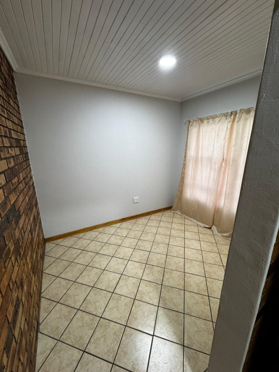 To Let 4 Bedroom Property for Rent in La Provance Free State